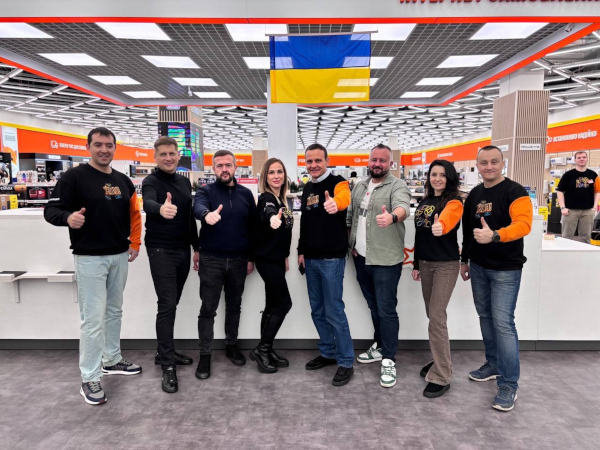 “Термінал” в великому ритейлі: ПриватБанк і Фокстрот запустили інноваційну технологію оплати товарів без черг та навіть без світла